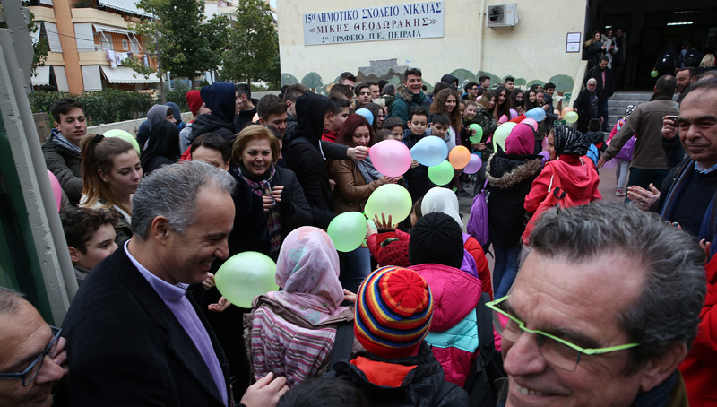 Νίκαια: 27 προσφυγόπουλα από σήμερα στα θρανία του 15ου δημοτικού σχολείου (Photos)