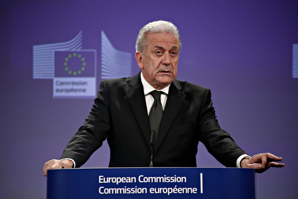 Αβραμόπουλος: «Η ΕΕ βασίζεται σε αξίες και δεν κάνει διακρίσεις σε καμία πολιτική της»