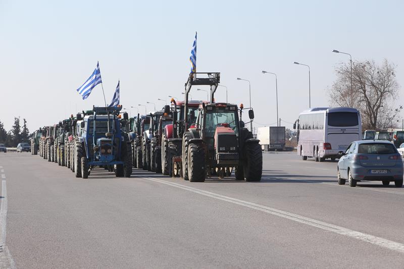 Θεσσαλονίκη: Κάθοδος αγροτών με τρακτέρ και αγροτικά μηχανήματα
