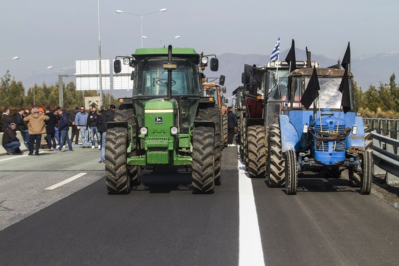 Κλείνουν και πάλι την εθνική οδό οι αγρότες Αιγιάλειας, Λάρισας και Αιτωλοακαρνανίας