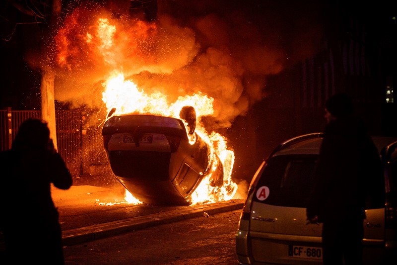 Γαλλία: Βίαιες συγκρούσεις στο Παρίσι για τον βιασμό 22χρονου από αστυνομικό