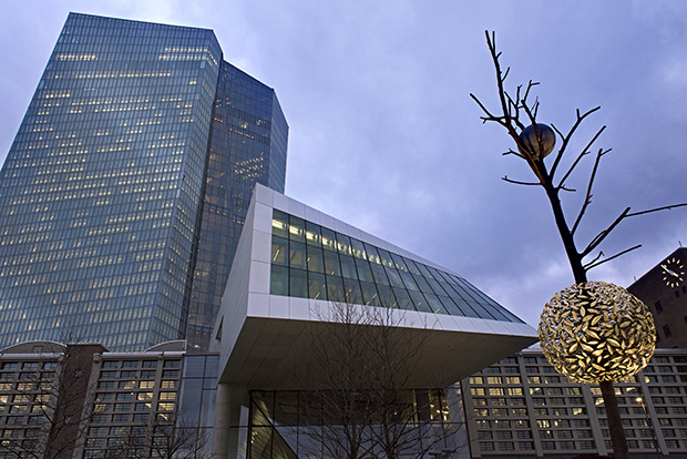 Η ΕΚΤ μπορεί να «βάλει χέρι» στις τράπεζες με κόκκινα δάνεια