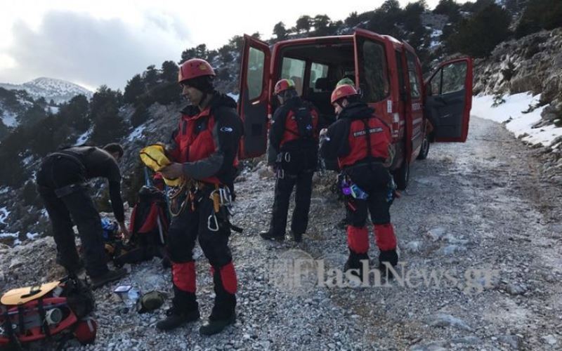 Νεκρή η γυναίκα που έπεσε σε γκρεμό στα Λευκά Όρη (video)