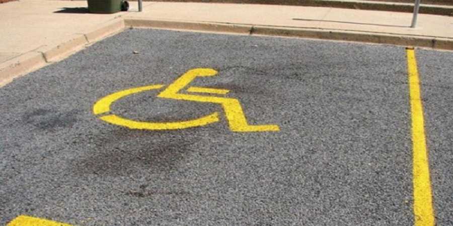 Πάτρα: Γροθιές σε άτομο με αναπηρία για να του πάρει τη θέση πάρκινγκ! (Video)