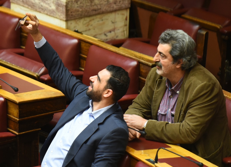 H selfie του Πολάκη στη Βουλή (Photo)