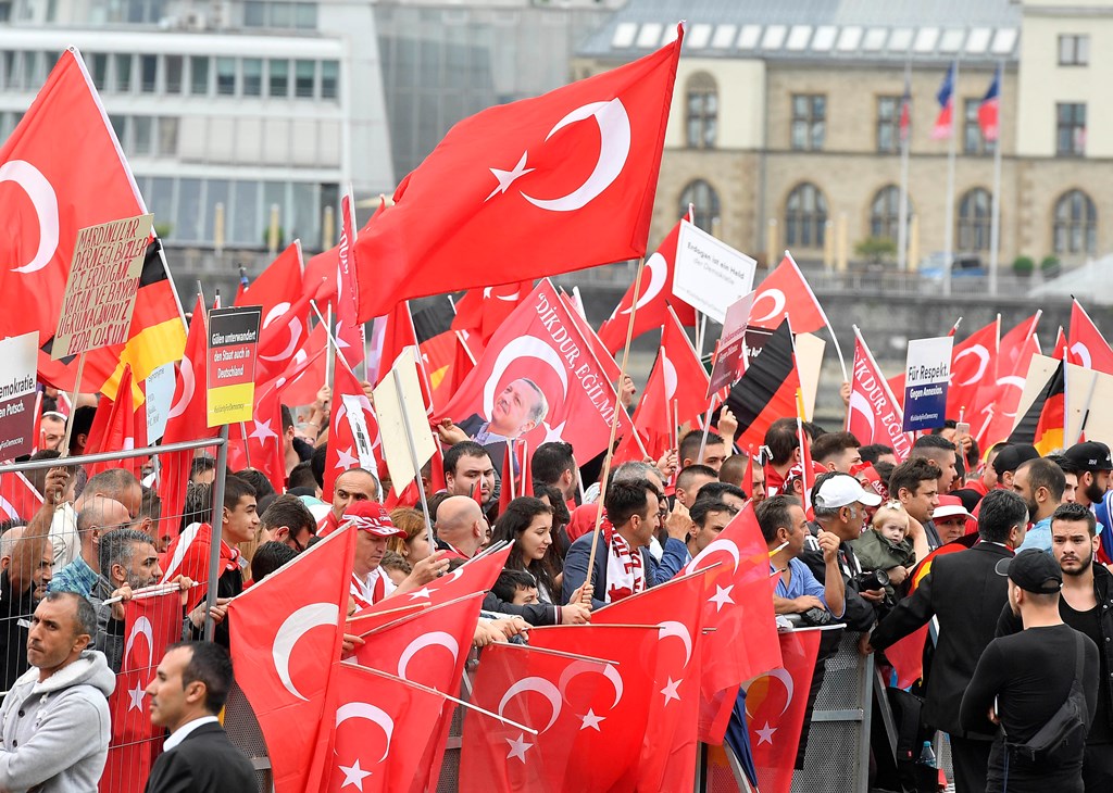 Τουρκική κοινότητα της Γερμανία προς Ερντογάν: Το παρατράβηξες!