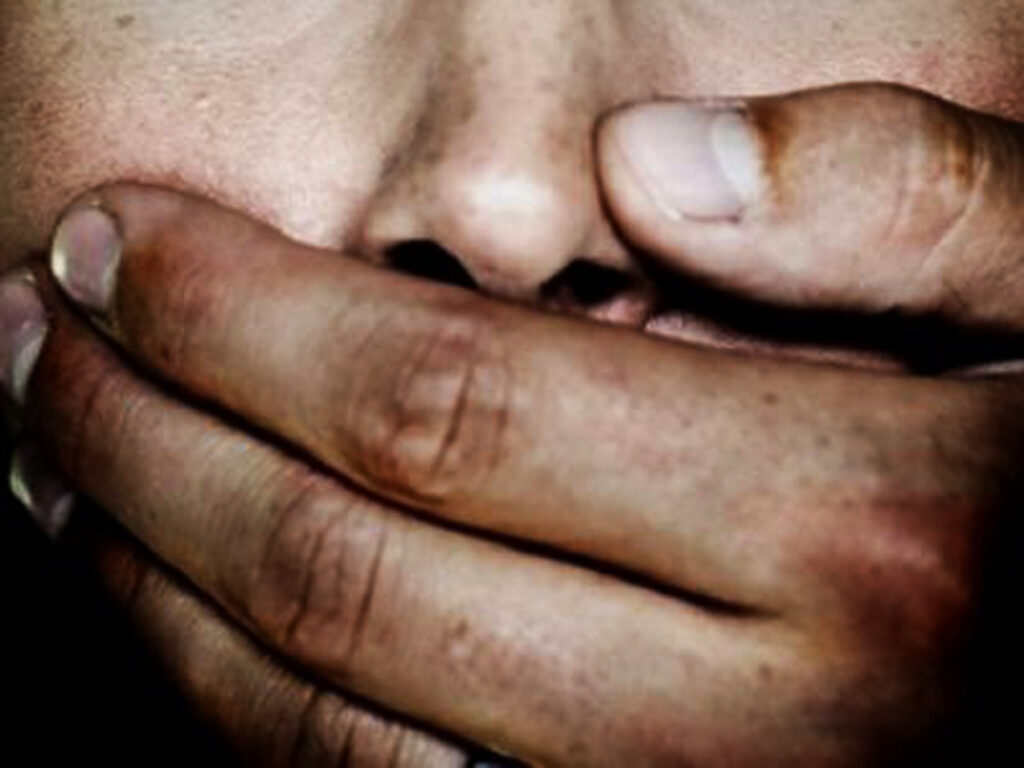 Σοκ στο Ηράκλειο: 14χρονη καταγγέλει ότι την βίαζε ο πατέρας της