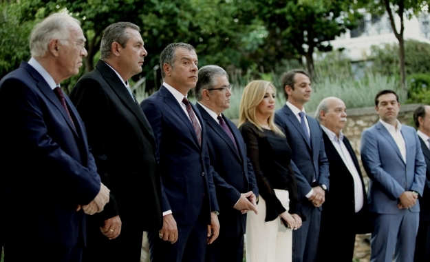 Οι Έλληνες πολιτικοί παίζουν… μπάλα για την Barca
