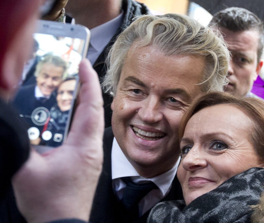 Ολλανδικές εκλογές: Oι παίκτες,  τα σενάρια  και όλοι  εναντίον ενός