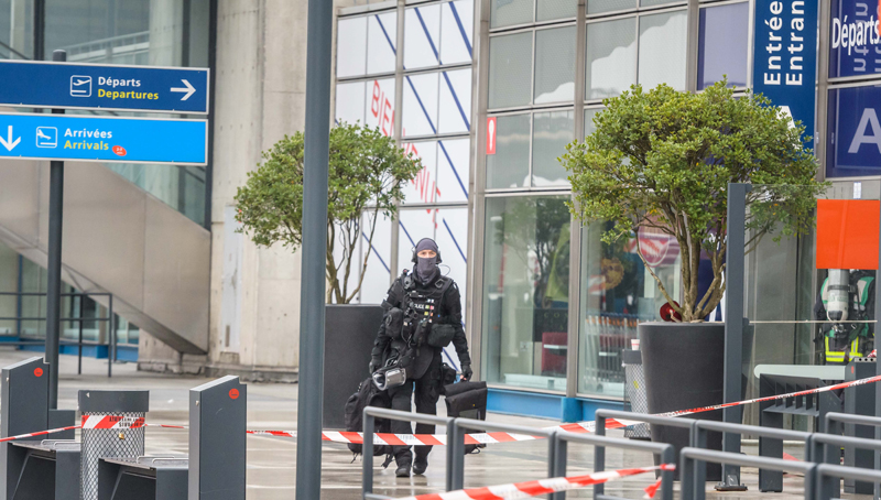 Γαλλία: Ναρκωτικά και αλκοόλ είχε πάρει ο δράστης πριν την επίθεση στο αεροδρόμιο Ορλί