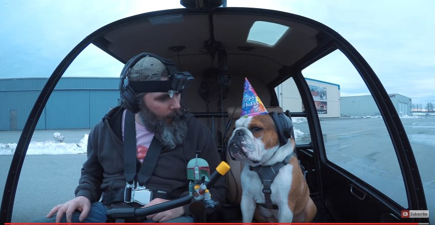 Πώς νιώθει ένας σκύλος σε ένα ελικόπτερο; (Video)