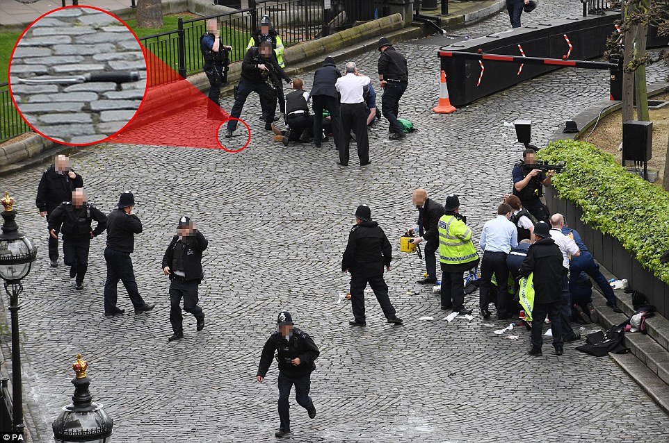 Κάτοικος Μπερμινχαμ ο δράστης της τρομοκρατικής επίθεσης στο Λονδίνο – Το Ισλαμικό κράτος ανέλαβε την ευθύνη