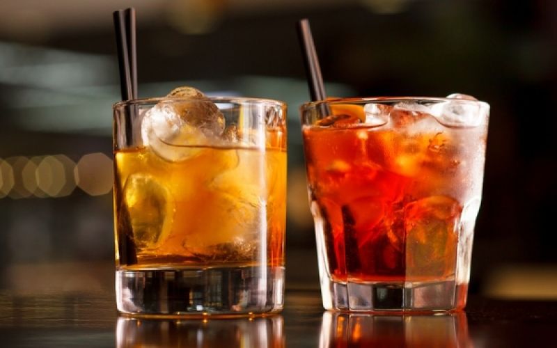Το αλκοόλ στην Ελλάδα: Το βρίσκουμε εύκολα και οδηγούμε συχνά έχοντας πιει