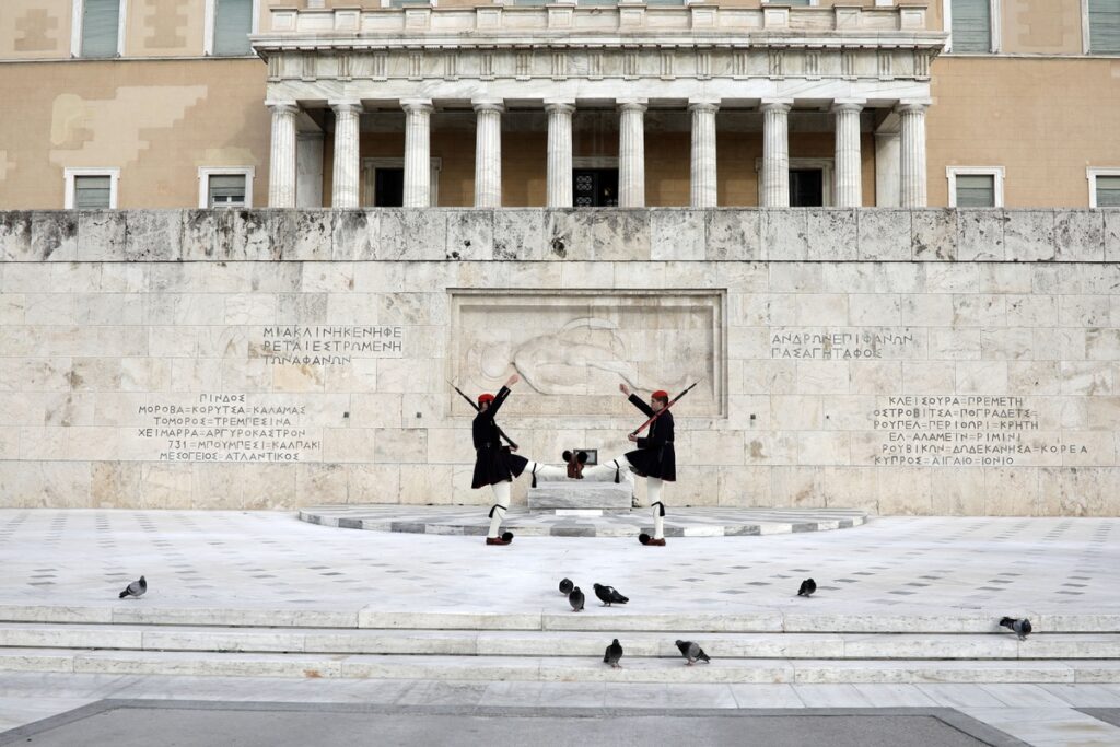 «Έκτροπα εν τω κοινοβουλίω»: Οι αποβολές, τα πειθαρχικά και η φρουρά