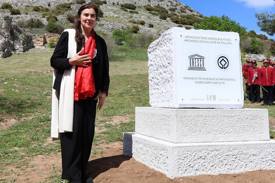 Η Unesco, η Κονιόρδου και το λάθος στην πινακίδα! (Photo και Video)