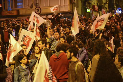 Συνθήματα και κατσαρόλες για το «όχι» στο Μπεσίκτας – Αποστολή (Video)