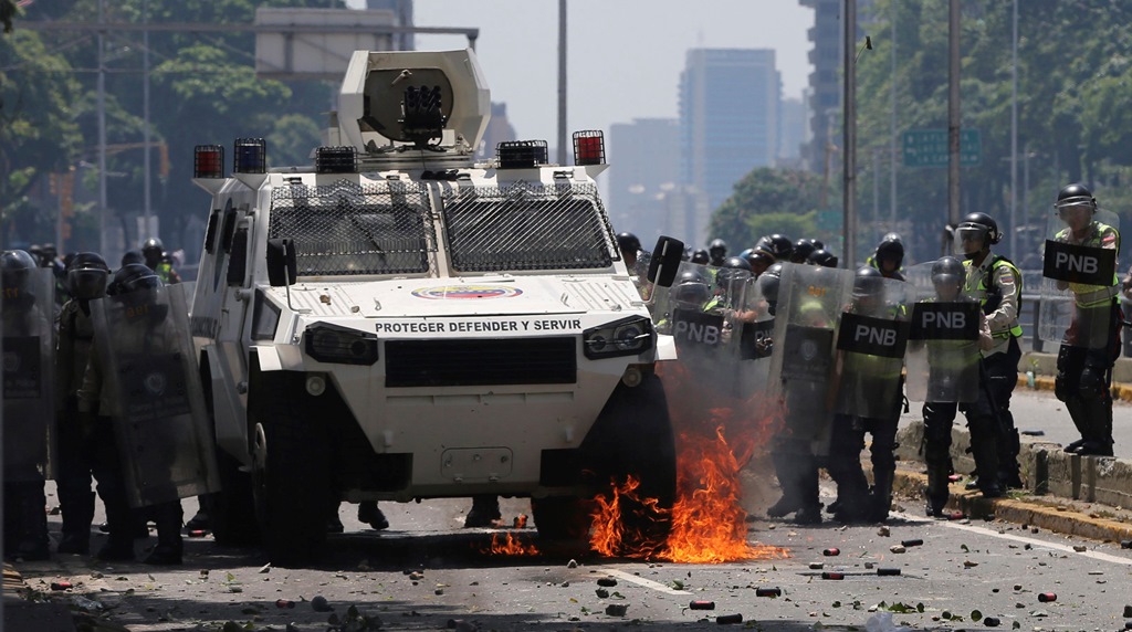 Βενεζουέλα: Ο Μαδούρο κατηγορεί τις ΗΠΑ για πραξικόπημα