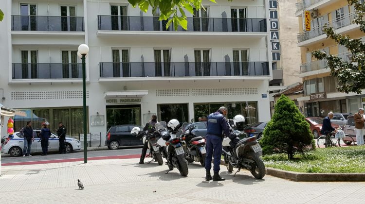 Βρήκαν 1,7 εκατομμύρια ευρώ στο γραφείο του