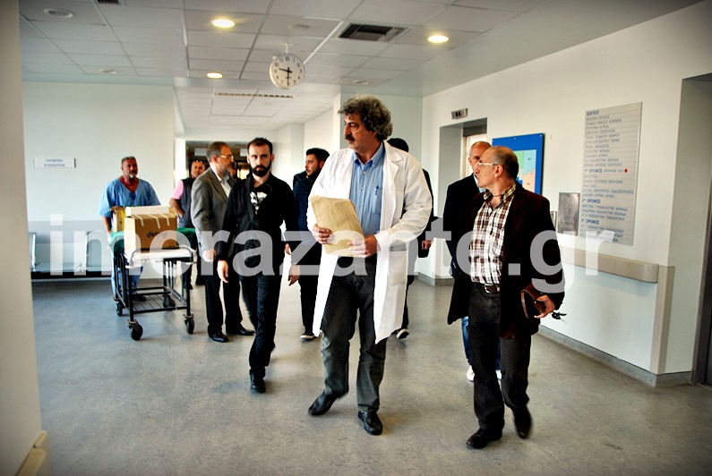 Ζάκυνθος: Ο Παύλος Πολάκης «έπιασε δουλειά» στα χειρουργεία (Photos)