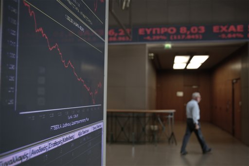 Financial Times: Η απόδοση των ελληνικών ομολόγων στο χαμηλότερο επίπεδο 2,5 ετών