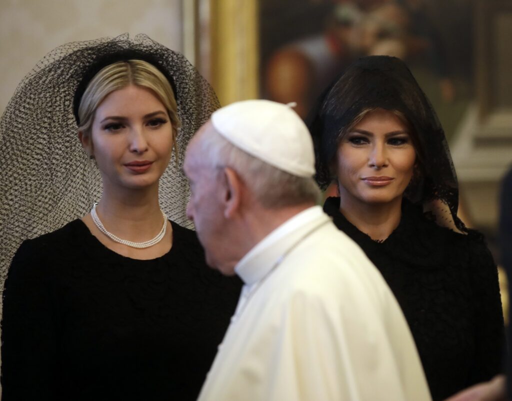 «Οικογενειακά» πήγε ο Τραμπ στον Πάπα! (Photos)