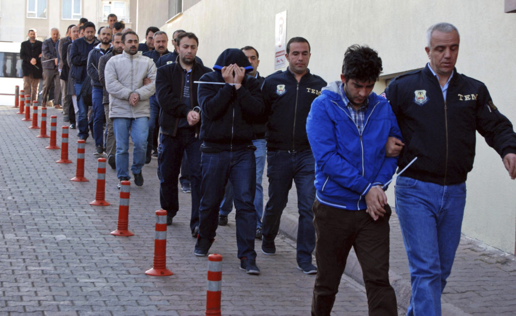 Συνεχίζει τiς εκκαθαρίσεις ο Ερντογάν – 139 συλλήψεις