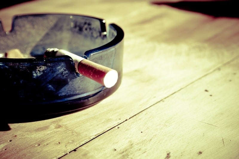 Τρία κόλπα για να μην μυρίζει το σπίτι σας τσιγάρο