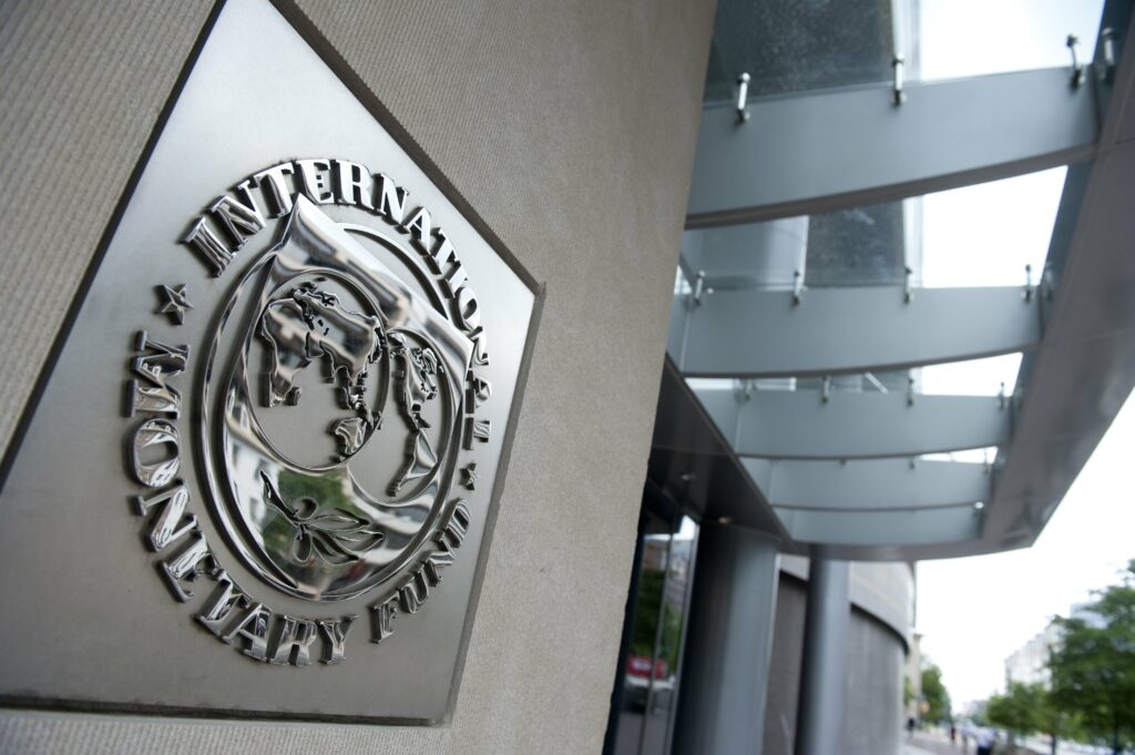 Η DW βλέπει πιο θετικό περιβάλλον στο ΔΝΤ για την Ελλάδα