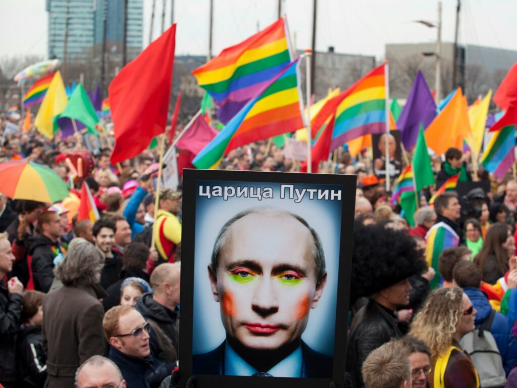 Λαβρόφ προς Μακρόν: Δεν υπάρχουν αποδείξεις για διώξεις ομοφυλοφίλων στην Τσετσενία