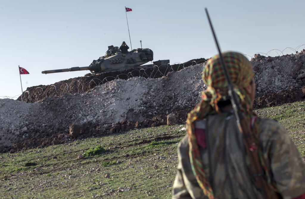 Η Άγκυρα αντιδρά στον εξοπλισμό των Κούρδων από τους Αμερικανούς