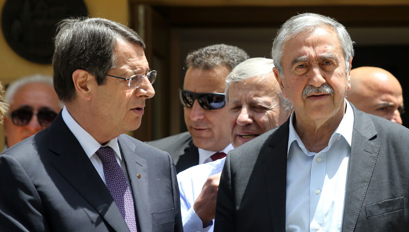 Κυπριακό: Συνάντηση Αναστασιάδη-Ακιντζί