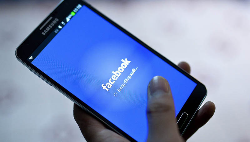 Facebook: Θα γίνουμε εχθρικοί προς τους τρομοκράτες
