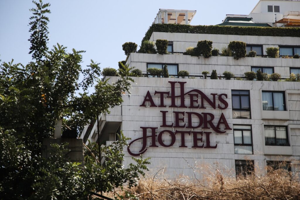 Athens Ledra: Οι εργαζόμενοι σταματούν την κατάληψη του ξενοδοχείου