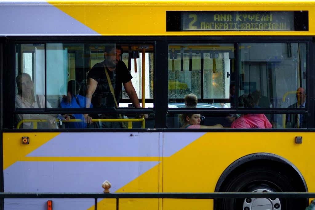Τρίτη και 13 και στάση εργασίας σε τρόλεϊ – λεωφορεία
