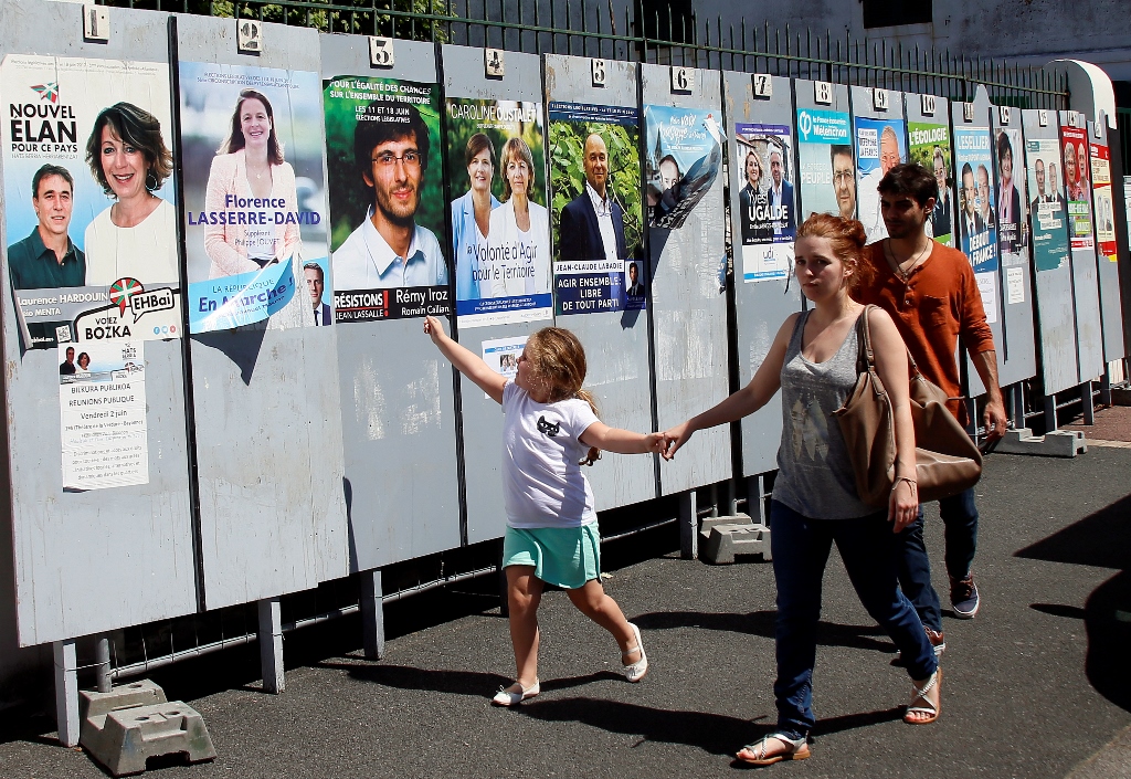 Γαλλία: Άνοιξαν οι κάλπες  για τις βουλευτικές εκλογές