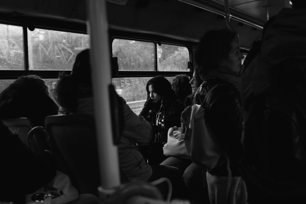 Θεσσαλονίκη: Κοπέλα καταγγέλλει σεξουαλική παρενόχληση από ιερέα σε λεωφορείο (Photo)