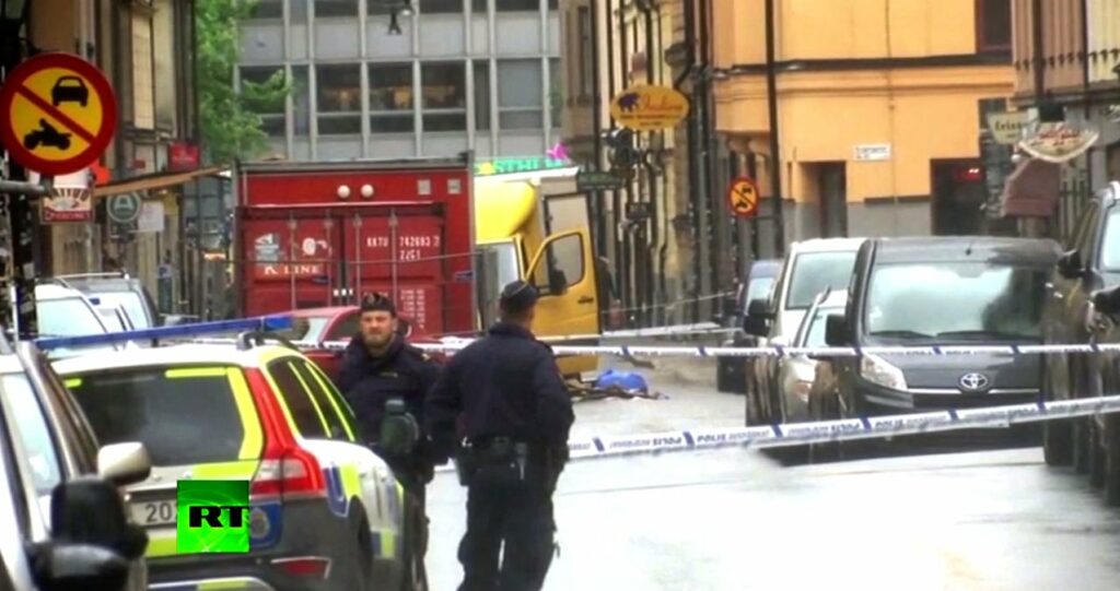 Στοκχόλμη: Φορτηγό έπεσε πάνω σε ταξί