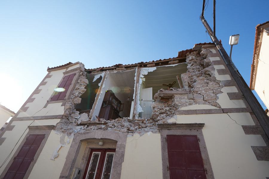 Λέσβος: Σε ξενοδοχεία μεταφέρθηκαν οι σεισμόπληκτοι από τη Βρίσα