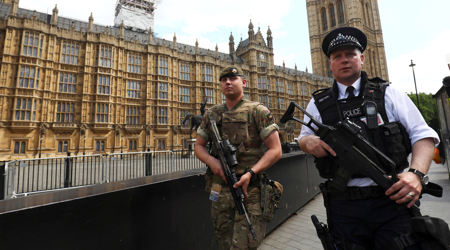 Λονδίνο – μαχαίρι: Δεν αποκλείουν «τρομοκρατικό κίνητρο»