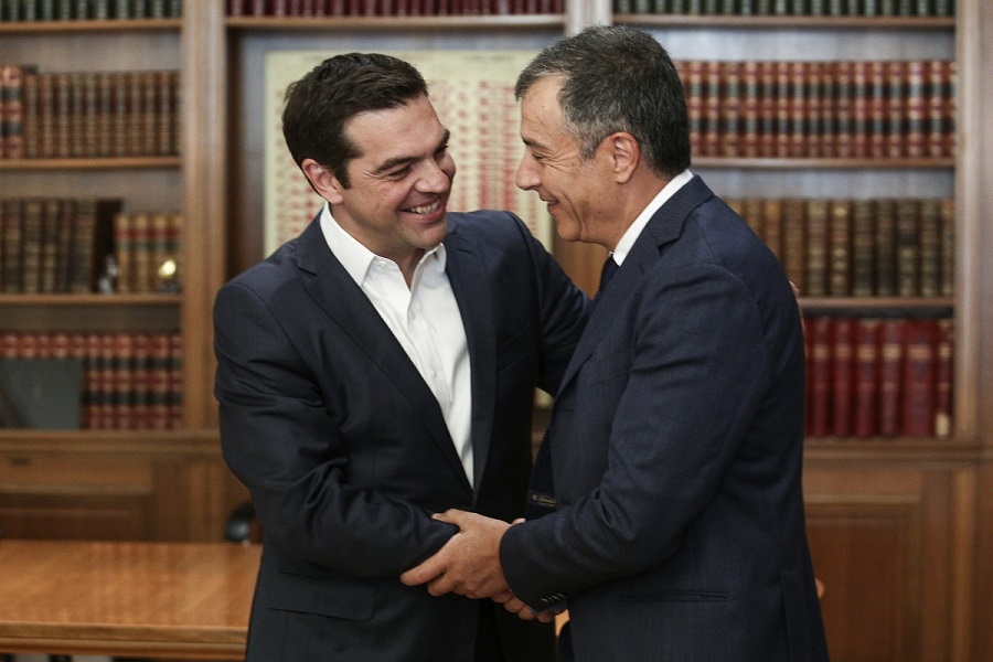 Τι συζήτησαν Τσίπρας-Θεοδωράκης – Η ατάκα του πρωθυπουργού για την υγεία του ηγέτη του Ποταμιού