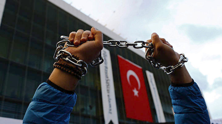 Άρχισε η πρώτη δίκη δημοσιογράφων για το πραξικόπημα στην Τουρκία