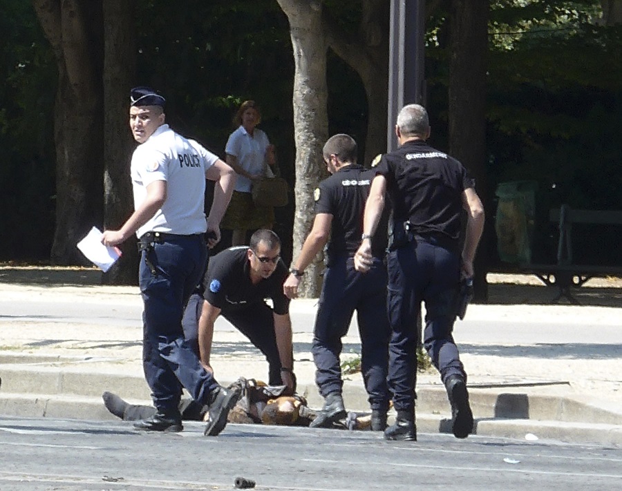 Γνώριζαν οι γαλλικές αρχές τον δράστη της επίθεσης στα Ηλύσια Πεδία