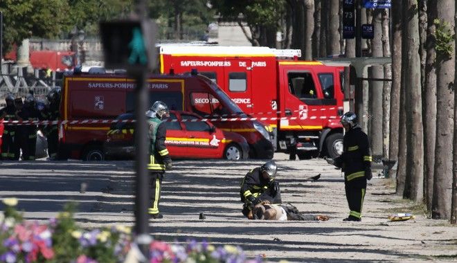 Γαλλία: Υπό κράτηση 4 συγγενείς του δράστη των Ηλυσίων Πεδίων