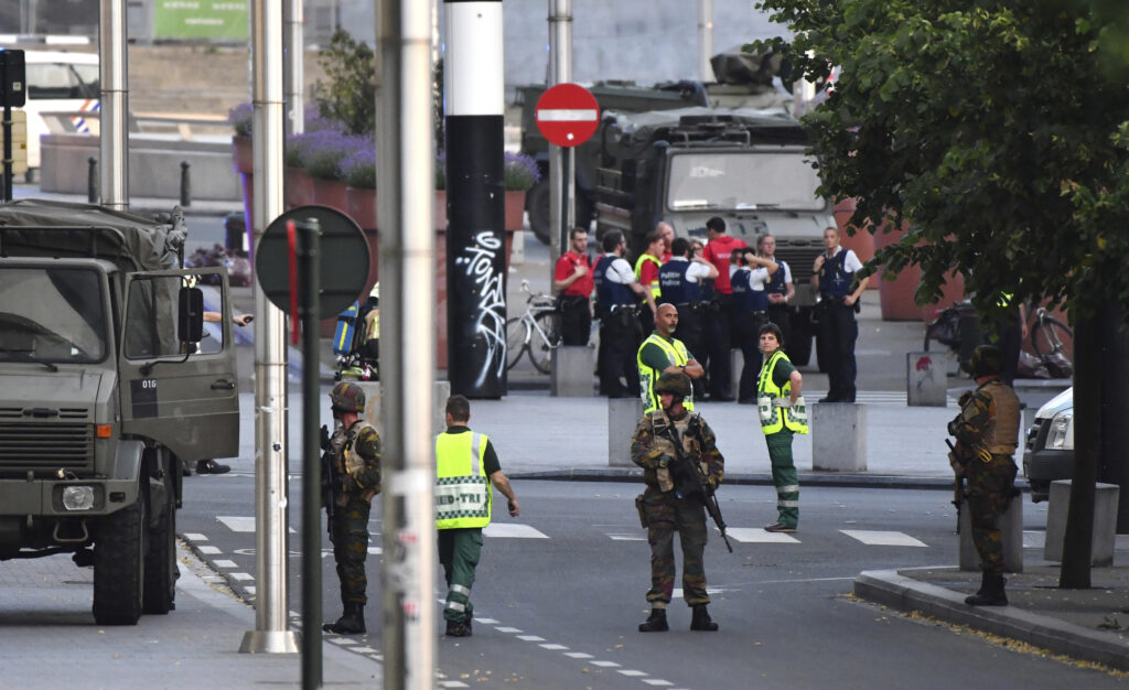 Βρυξέλλες: Ταυτοποιήθηκε ο δράστης της χθεσινής επίθεσης στον κεντρικό σταθμό (Photos)