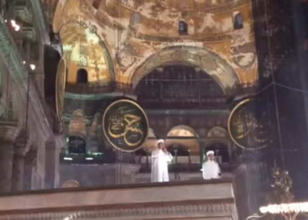Οι Τούρκοι προκαλούν: Διάβασαν το κοράνι μέσα στην Αγιά-Σοφιά σε απευθείας σύνδεση (Video)
