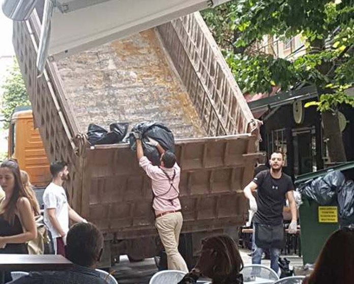 Λάρισα: Πολίτες μαζεύουν μόνοι τους τα σκουπίδια! (Photos)