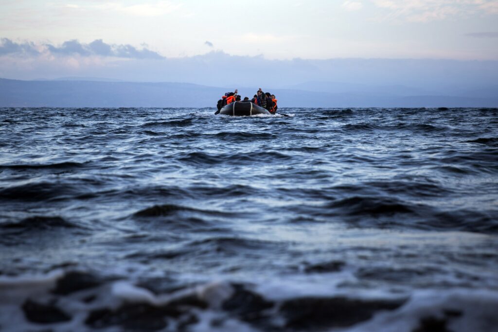 Τρεις νεκροί από το ναυάγιο στην Καλόλιμνο – Αγνοούνται 7 πρόσφυγες