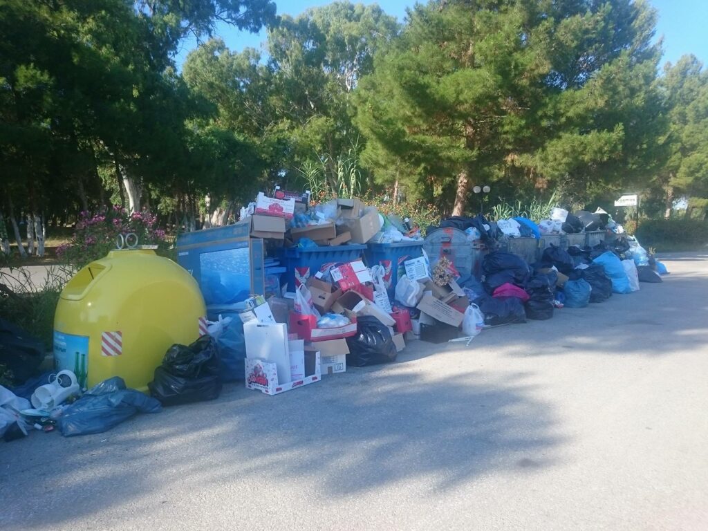 Χανιά: Εισαγγελέας καλεί τους εργαζόμενους να μαζέψουν τα σκουπίδια