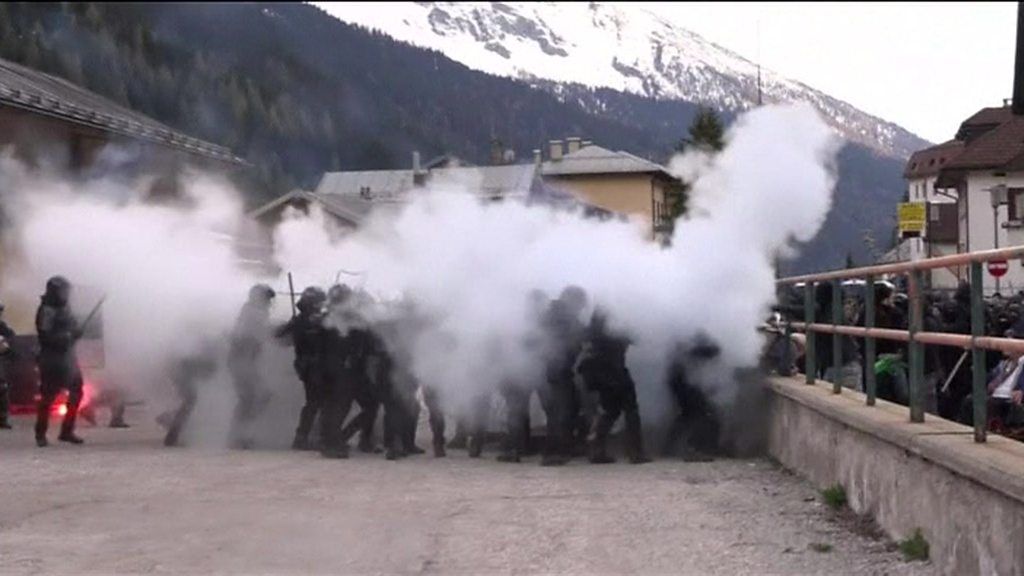 Ιταλία: Δακρυγόνα σε 400 μετανάστες που προσπαθούσαν να περάσουν στη Γαλλία