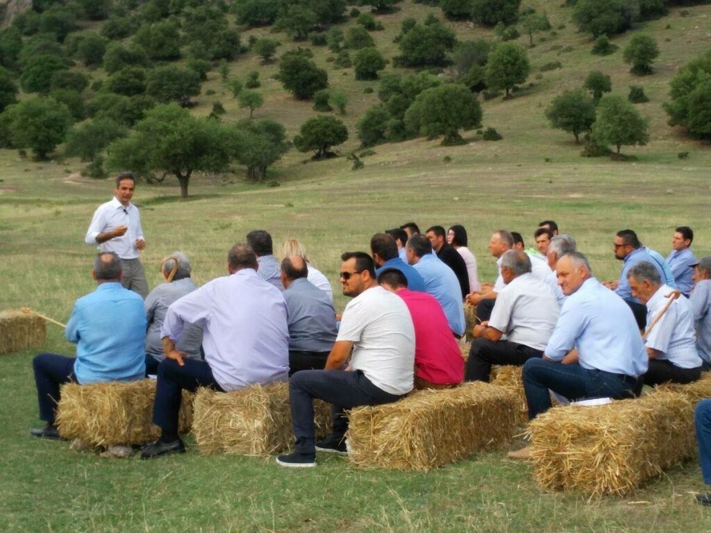 Το βουκολικό φλερτ του Κυριάκου με τον Κουστουρίτσα